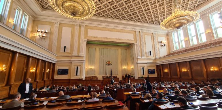 Искри за Македония в пленарна зала. Трябва ли да отговорим твърдо?